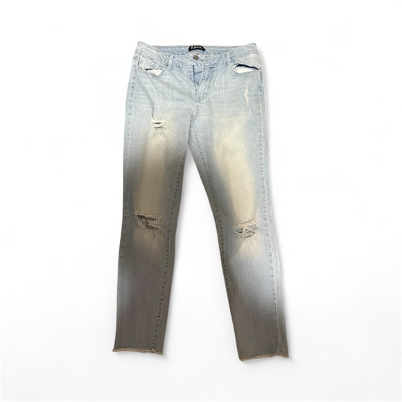 NWOT D.J Light Blue Distressed Jeans - Picture 2 of 2